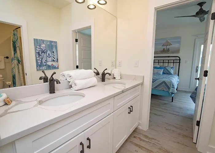 Breezyville Southeast 12br Holiday home